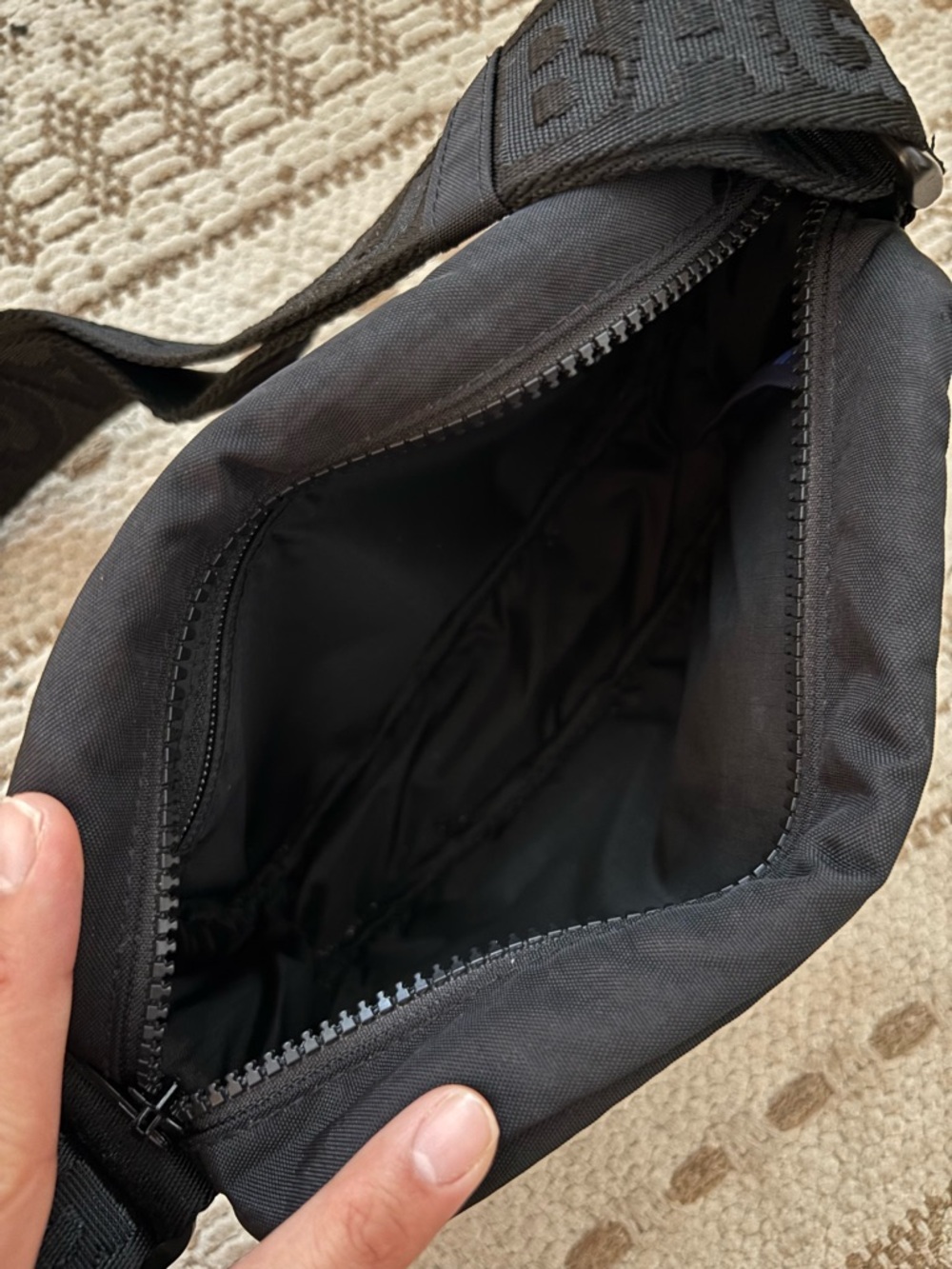 Baggu Crossbody - Picture 2 of 4